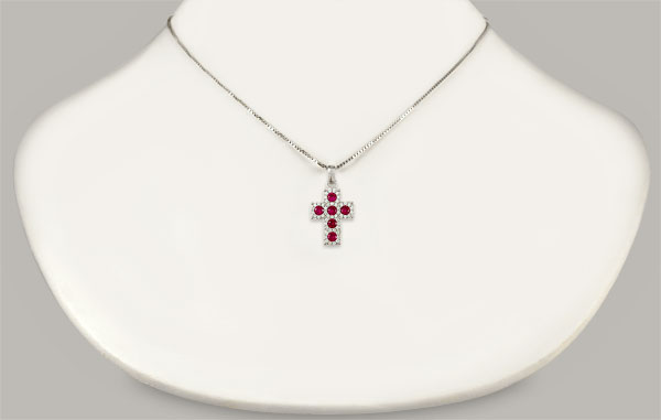 Splendente Collana Croce Rubino