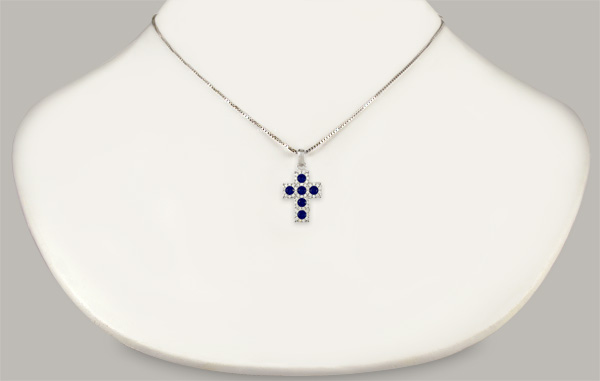 Splendente Collana Croce Rubino